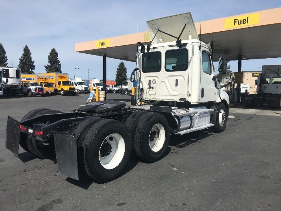 Day Cab Tractor-Heavy Duty Tractors-Freightliner-2019-T12664ST-West Sacramento-CA-714,830\n\t\tmiles-$ 22,250 - Image 7