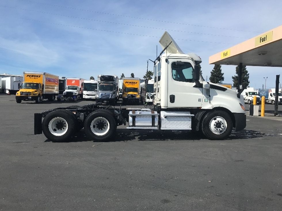 Day Cab Tractor-Heavy Duty Tractors-Freightliner-2019-T12664ST-West Sacramento-CA-714,830\n\t\tmiles-$ 22,250 - Image 8