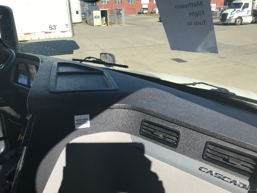 Day Cab Tractor-Heavy Duty Tractors-Freightliner-2019-T12664ST-Westfield-MA-389,481\n\t\tmiles-$ 54,750 - Image 13