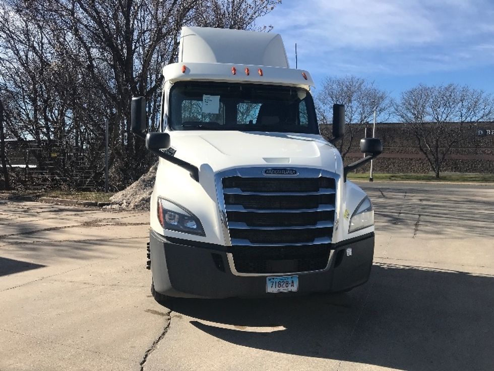 Day Cab Tractor-Heavy Duty Tractors-Freightliner-2019-T12664ST-Westfield-MA-389,481\n\t\tmiles-$ 54,750 - Image 2