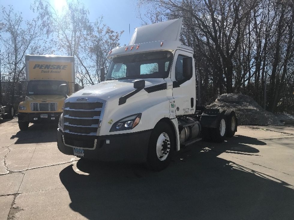 Day Cab Tractor-Heavy Duty Tractors-Freightliner-2019-T12664ST-Westfield-MA-389,481\n\t\tmiles-$ 54,750 - Image 3