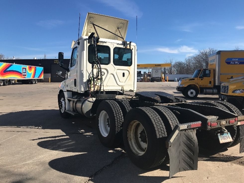 Day Cab Tractor-Heavy Duty Tractors-Freightliner-2019-T12664ST-Westfield-MA-389,481\n\t\tmiles-$ 54,750 - Image 5