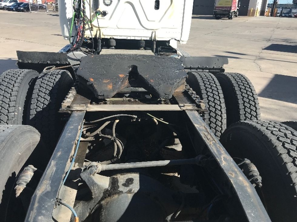 Day Cab Tractor-Heavy Duty Tractors-Freightliner-2019-T12664ST-Westfield-MA-389,481\n\t\tmiles-$ 54,750 - Image 6