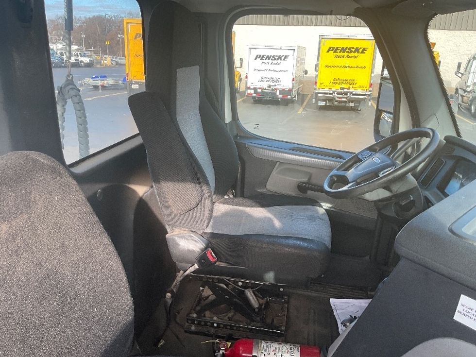 Day Cab Tractor-Heavy Duty Tractors-Freightliner-2019-T12664ST-Westfield-MA-551,229\n\t\tmiles-$ 37,000 - Image 14