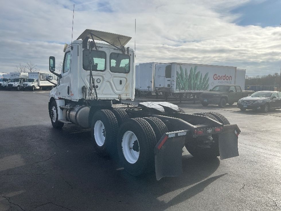 Day Cab Tractor-Heavy Duty Tractors-Freightliner-2019-T12664ST-Westfield-MA-551,229\n\t\tmiles-$ 37,000 - Image 5