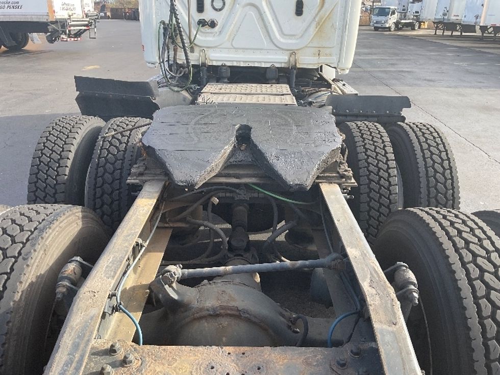 Day Cab Tractor-Heavy Duty Tractors-Freightliner-2019-T12664ST-Westfield-MA-551,229\n\t\tmiles-$ 37,000 - Image 6