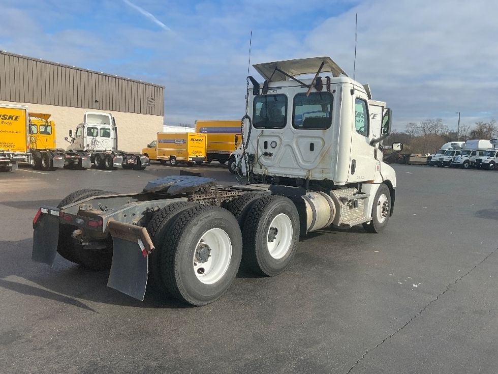 Day Cab Tractor-Heavy Duty Tractors-Freightliner-2019-T12664ST-Westfield-MA-551,229\n\t\tmiles-$ 37,000 - Image 7