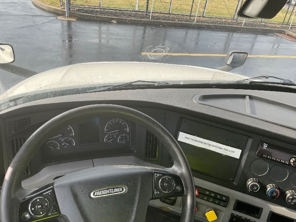 Day Cab Tractor-Heavy Duty Tractors-Freightliner-2019-T12664ST-Westfield-MA-571,507\n\t\tmiles-$ 35,500 - Image 11