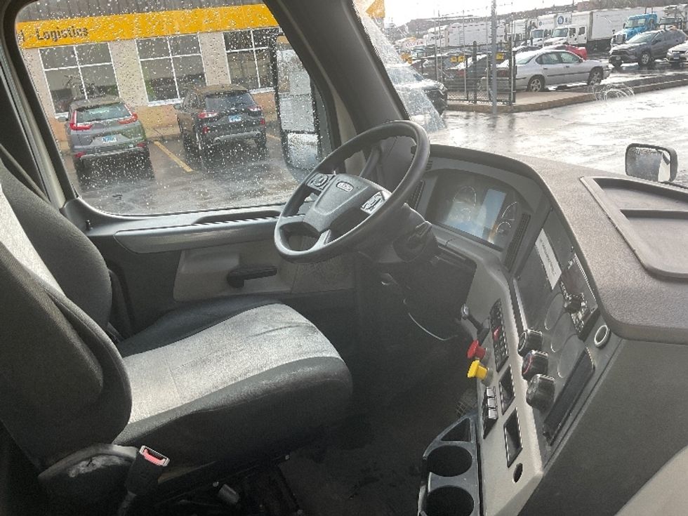 Day Cab Tractor-Heavy Duty Tractors-Freightliner-2019-T12664ST-Westfield-MA-571,507\n\t\tmiles-$ 35,500 - Image 14