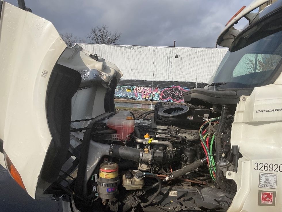 Day Cab Tractor-Heavy Duty Tractors-Freightliner-2019-T12664ST-Westfield-MA-571,507\n\t\tmiles-$ 35,500 - Image 16