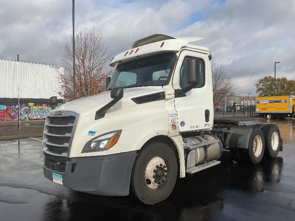 Day Cab Tractor-Heavy Duty Tractors-Freightliner-2019-T12664ST-Westfield-MA-571,507\n\t\tmiles-$ 35,500 - Image 3