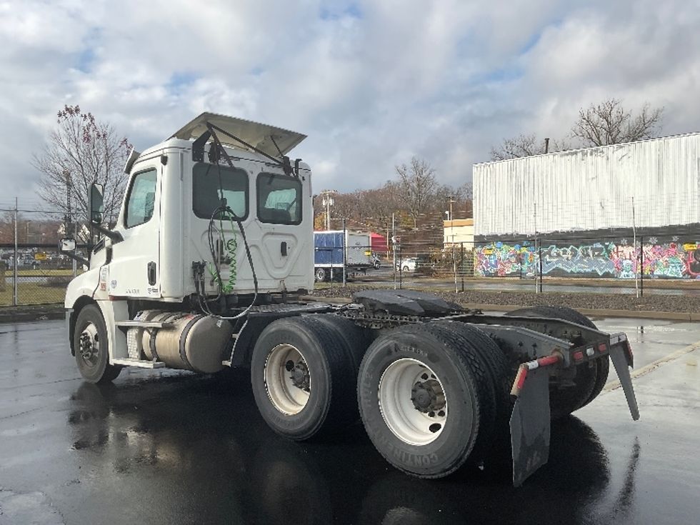 Day Cab Tractor-Heavy Duty Tractors-Freightliner-2019-T12664ST-Westfield-MA-571,507\n\t\tmiles-$ 35,500 - Image 5