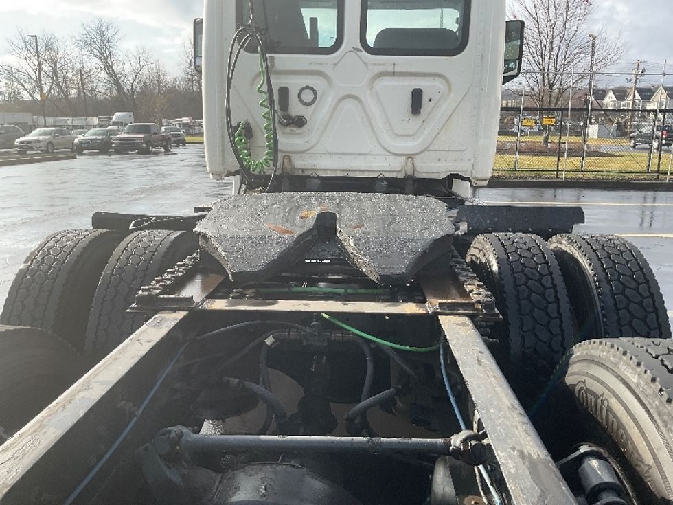 Day Cab Tractor-Heavy Duty Tractors-Freightliner-2019-T12664ST-Westfield-MA-571,507\n\t\tmiles-$ 35,500 - Image 6