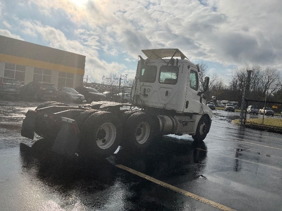 Day Cab Tractor-Heavy Duty Tractors-Freightliner-2019-T12664ST-Westfield-MA-571,507\n\t\tmiles-$ 35,500 - Image 7