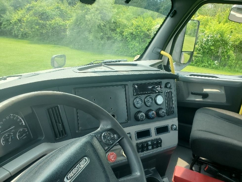 Day Cab Tractor-Heavy Duty Tractors-Freightliner-2019-T12664ST-White Deer-PA-605,548\n\t\tmiles-$ 31,250 - Image 10