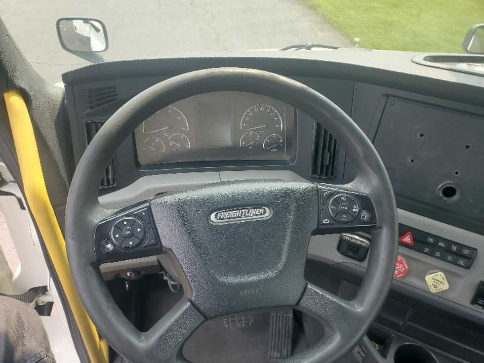 Day Cab Tractor-Heavy Duty Tractors-Freightliner-2019-T12664ST-White Deer-PA-605,548\n\t\tmiles-$ 31,250 - Image 11