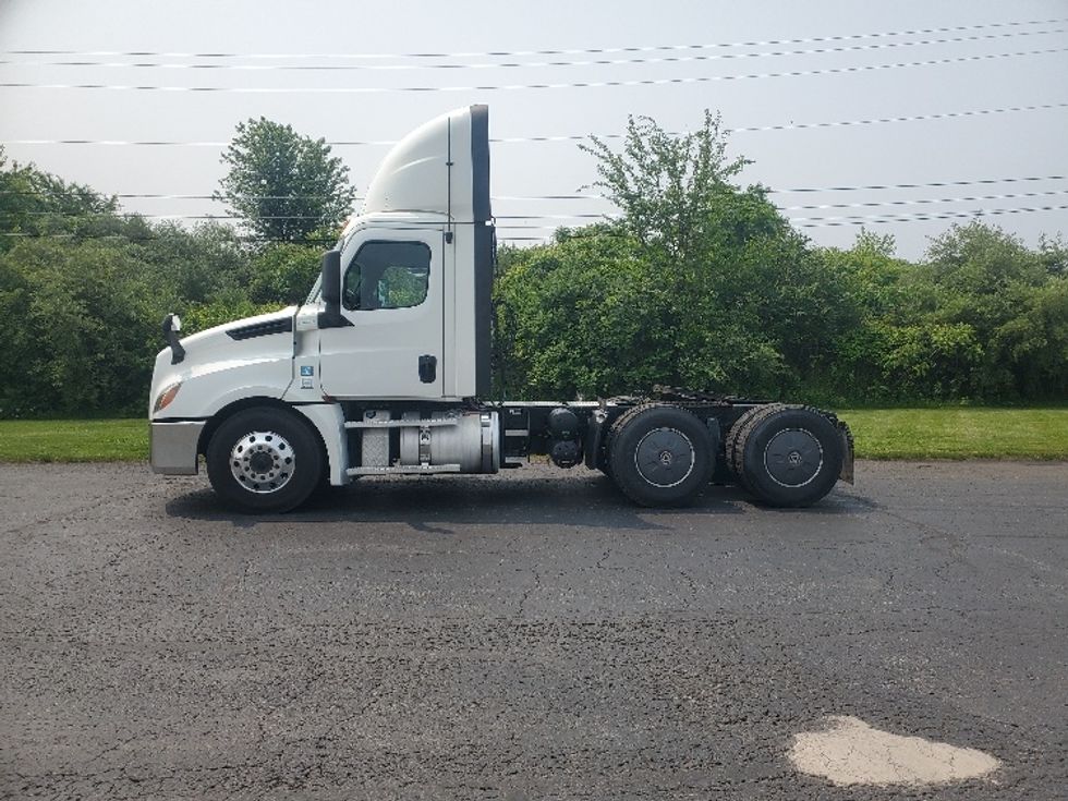 Day Cab Tractor-Heavy Duty Tractors-Freightliner-2019-T12664ST-White Deer-PA-605,548\n\t\tmiles-$ 31,250 - Image 4
