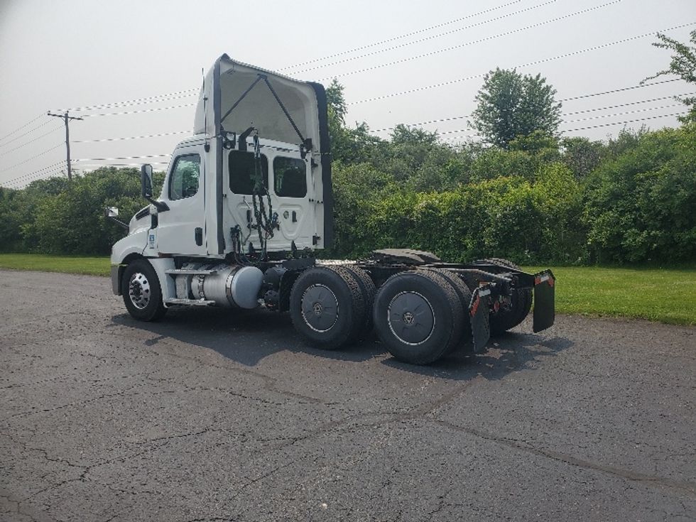 Day Cab Tractor-Heavy Duty Tractors-Freightliner-2019-T12664ST-White Deer-PA-605,548\n\t\tmiles-$ 31,250 - Image 5