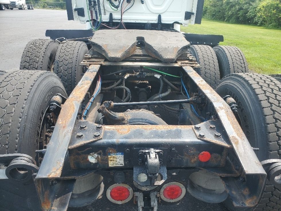 Day Cab Tractor-Heavy Duty Tractors-Freightliner-2019-T12664ST-White Deer-PA-605,548\n\t\tmiles-$ 31,250 - Image 6