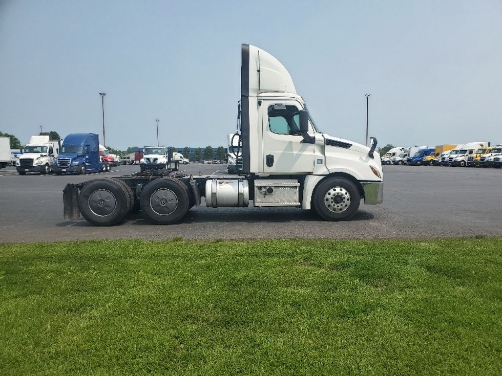 Day Cab Tractor-Heavy Duty Tractors-Freightliner-2019-T12664ST-White Deer-PA-605,548\n\t\tmiles-$ 31,250 - Image 8