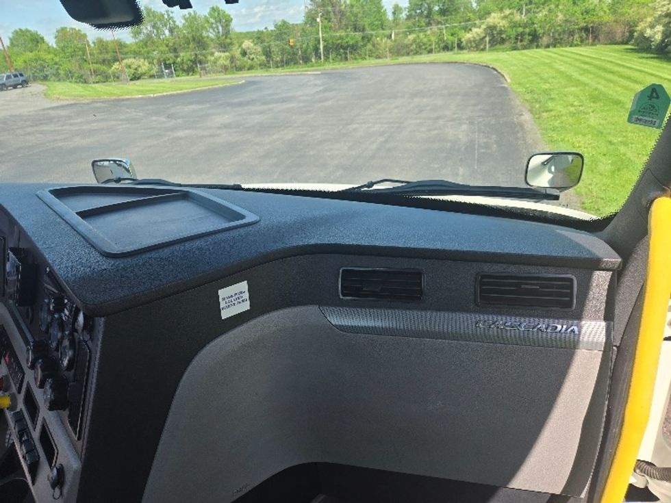 Day Cab Tractor-Heavy Duty Tractors-Freightliner-2019-T12664ST-White Deer-PA-723,689\n\t\tmiles-$ 26,750 - Image 13