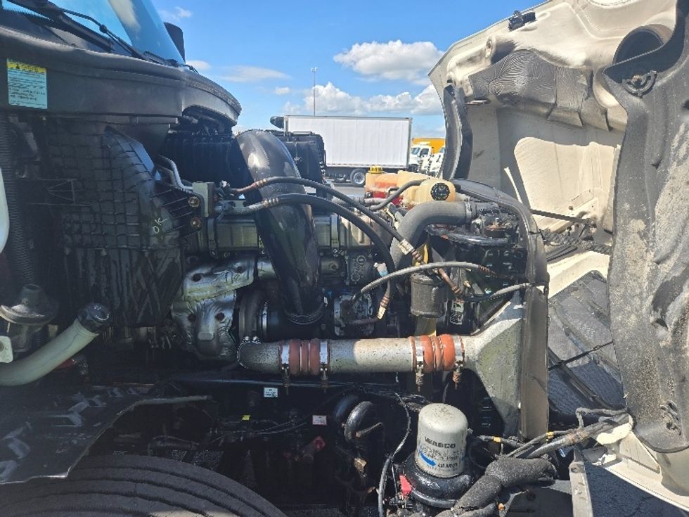 Day Cab Tractor-Heavy Duty Tractors-Freightliner-2019-T12664ST-White Deer-PA-723,689\n\t\tmiles-$ 26,750 - Image 15