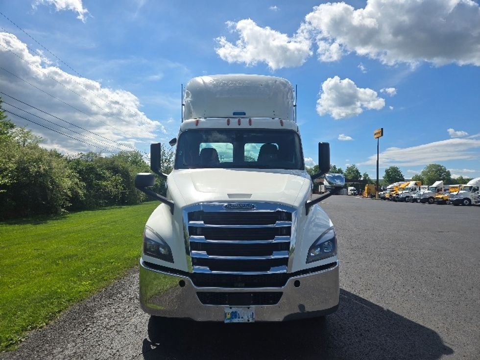 Day Cab Tractor-Heavy Duty Tractors-Freightliner-2019-T12664ST-White Deer-PA-723,689\n\t\tmiles-$ 26,750 - Image 2