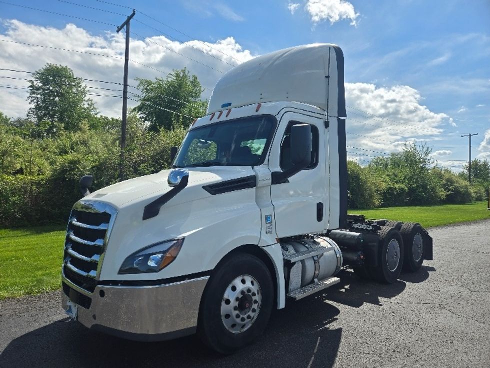 Day Cab Tractor-Heavy Duty Tractors-Freightliner-2019-T12664ST-White Deer-PA-723,689\n\t\tmiles-$ 26,750 - Image 3