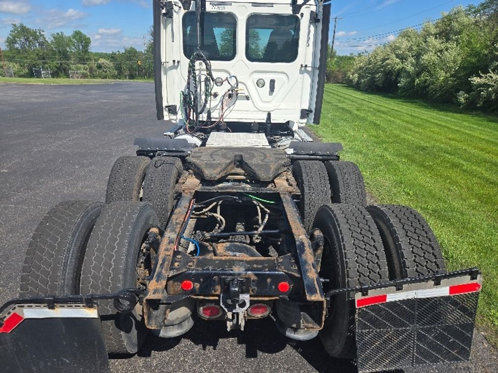 Day Cab Tractor-Heavy Duty Tractors-Freightliner-2019-T12664ST-White Deer-PA-723,689\n\t\tmiles-$ 26,750 - Image 6