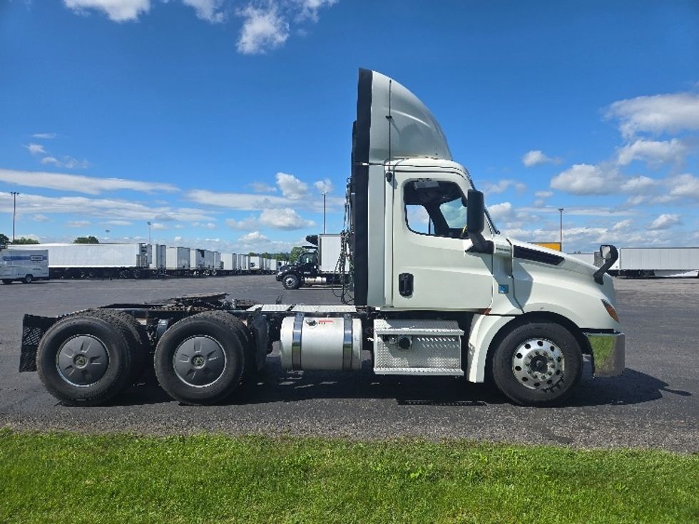 Day Cab Tractor-Heavy Duty Tractors-Freightliner-2019-T12664ST-White Deer-PA-723,689\n\t\tmiles-$ 26,750 - Image 8