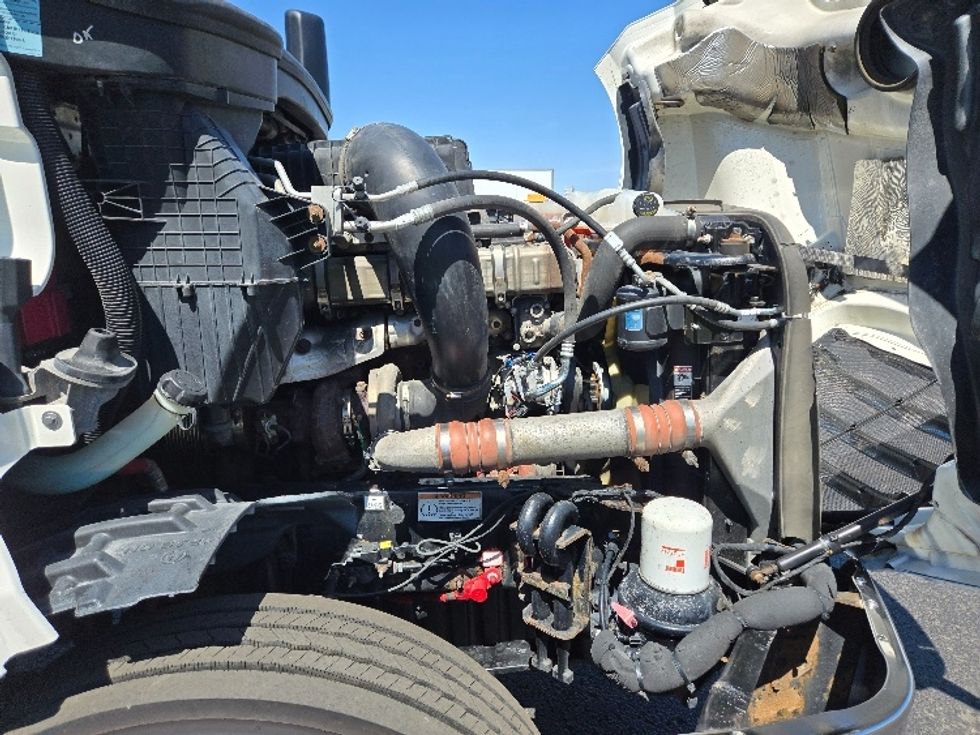 Day Cab Tractor-Heavy Duty Tractors-Freightliner-2019-T12664ST-White Deer-PA-728,564\n\t\tmiles-$ 26,750 - Image 15