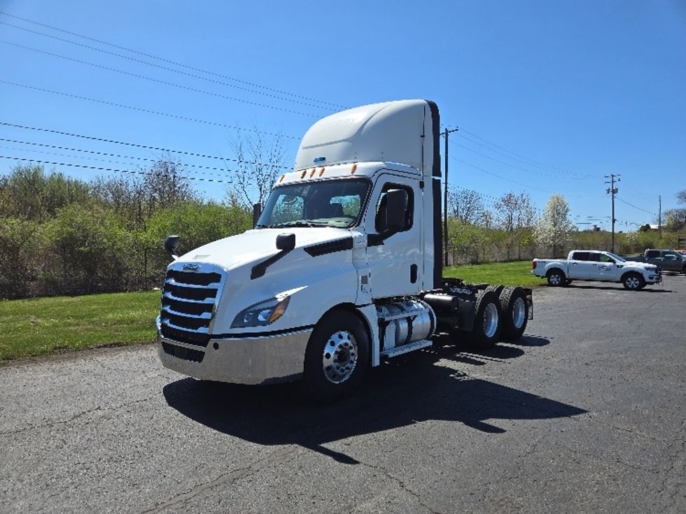 Day Cab Tractor-Heavy Duty Tractors-Freightliner-2019-T12664ST-White Deer-PA-728,564\n\t\tmiles-$ 26,750 - Image 3