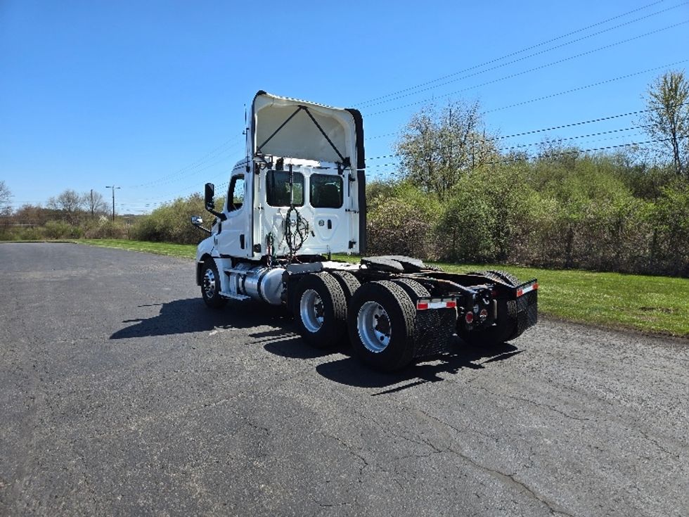 Day Cab Tractor-Heavy Duty Tractors-Freightliner-2019-T12664ST-White Deer-PA-728,564\n\t\tmiles-$ 26,750 - Image 5