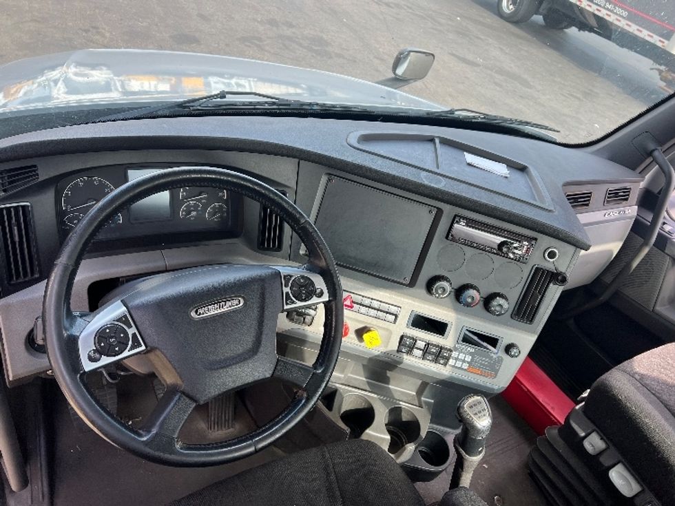 Day Cab Tractor-Heavy Duty Tractors-Freightliner-2019-T12664ST-Whitesboro-NY-394,876\n\t\tmiles-$ 46,750 - Image 10