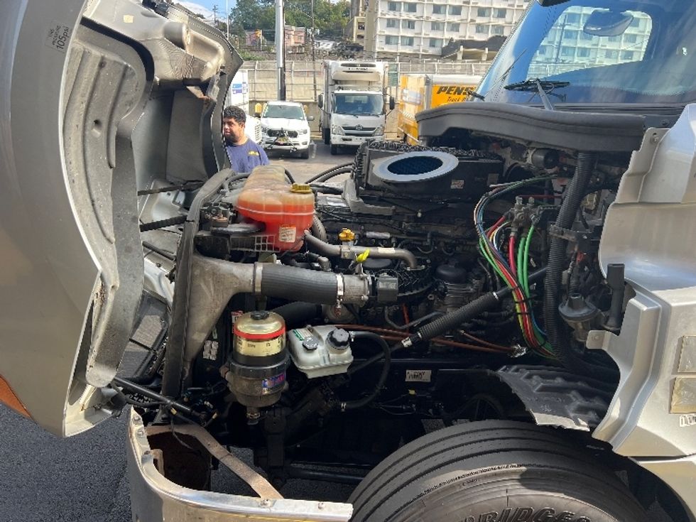 Day Cab Tractor-Heavy Duty Tractors-Freightliner-2019-T12664ST-Whitesboro-NY-394,876\n\t\tmiles-$ 46,750 - Image 16