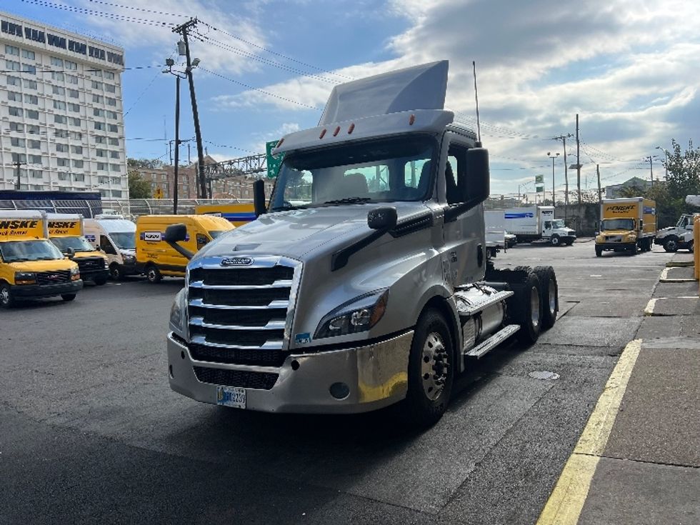 Day Cab Tractor-Heavy Duty Tractors-Freightliner-2019-T12664ST-Whitesboro-NY-394,876\n\t\tmiles-$ 46,750 - Image 3