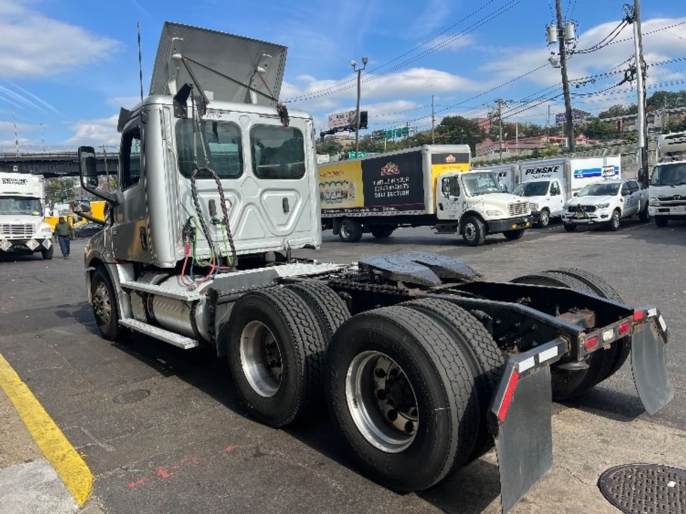 Day Cab Tractor-Heavy Duty Tractors-Freightliner-2019-T12664ST-Whitesboro-NY-394,876\n\t\tmiles-$ 46,750 - Image 5