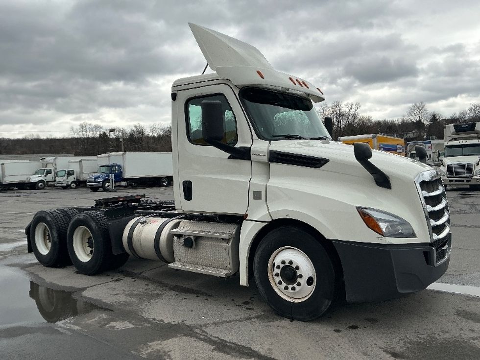 Day Cab Tractor-Heavy Duty Tractors-Freightliner-2019-T12664ST-Wilkes Barre-PA-364,857\n\t\tmiles-$ 41,000 - Image 1