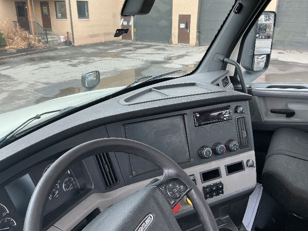 Day Cab Tractor-Heavy Duty Tractors-Freightliner-2019-T12664ST-Wilkes Barre-PA-364,857\n\t\tmiles-$ 41,000 - Image 10
