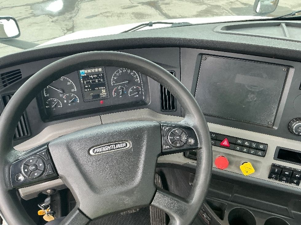 Day Cab Tractor-Heavy Duty Tractors-Freightliner-2019-T12664ST-Wilkes Barre-PA-364,857\n\t\tmiles-$ 41,000 - Image 11