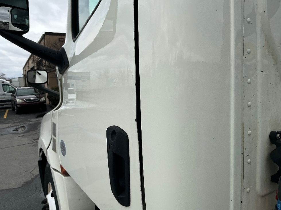 Day Cab Tractor-Heavy Duty Tractors-Freightliner-2019-T12664ST-Wilkes Barre-PA-364,857\n\t\tmiles-$ 41,000 - Image 19