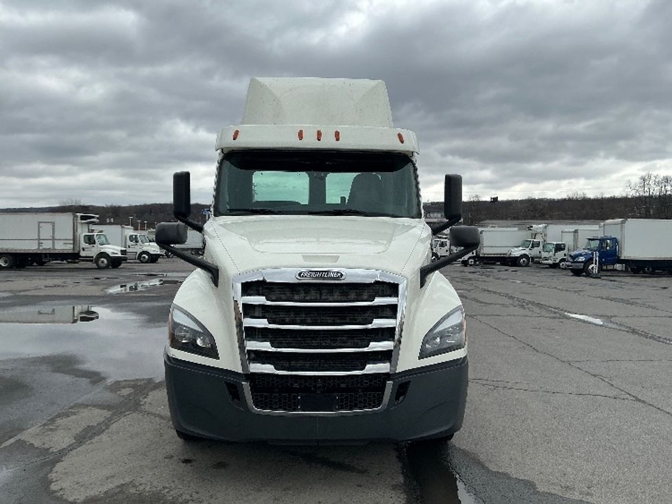 Day Cab Tractor-Heavy Duty Tractors-Freightliner-2019-T12664ST-Wilkes Barre-PA-364,857\n\t\tmiles-$ 41,000 - Image 2