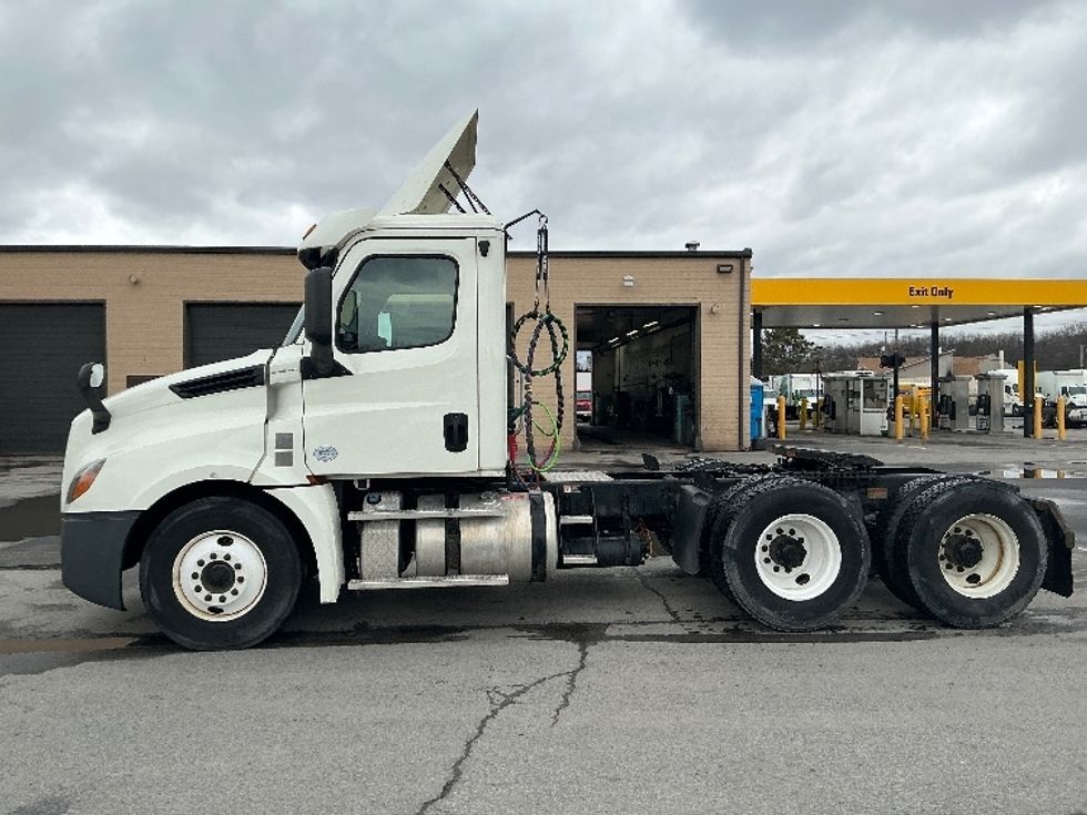 Day Cab Tractor-Heavy Duty Tractors-Freightliner-2019-T12664ST-Wilkes Barre-PA-364,857\n\t\tmiles-$ 41,000 - Image 4