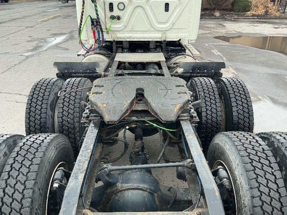 Day Cab Tractor-Heavy Duty Tractors-Freightliner-2019-T12664ST-Wilkes Barre-PA-364,857\n\t\tmiles-$ 41,000 - Image 6