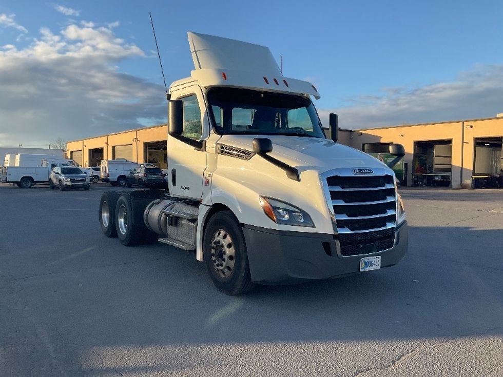 Day Cab Tractor-Heavy Duty Tractors-Freightliner-2019-T12664ST-Wilkes Barre-PA-428,271\n\t\tmiles-$ 51,500 - Image 1