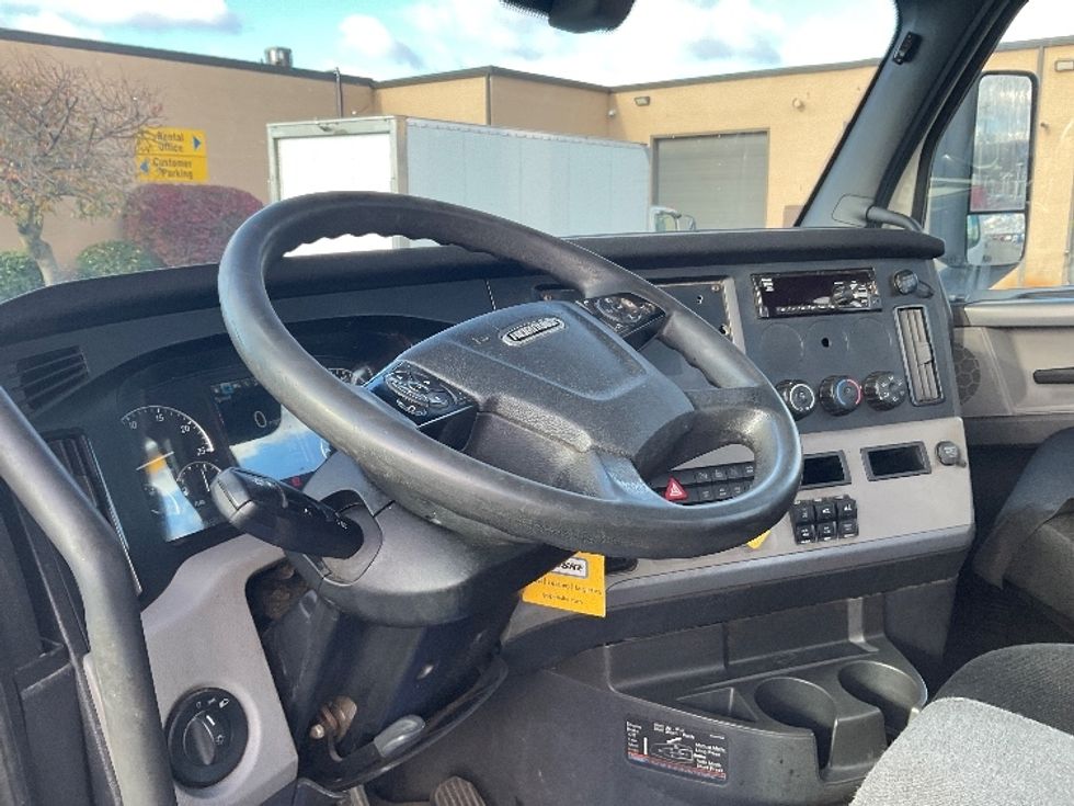 Day Cab Tractor-Heavy Duty Tractors-Freightliner-2019-T12664ST-Wilkes Barre-PA-428,271\n\t\tmiles-$ 51,500 - Image 10