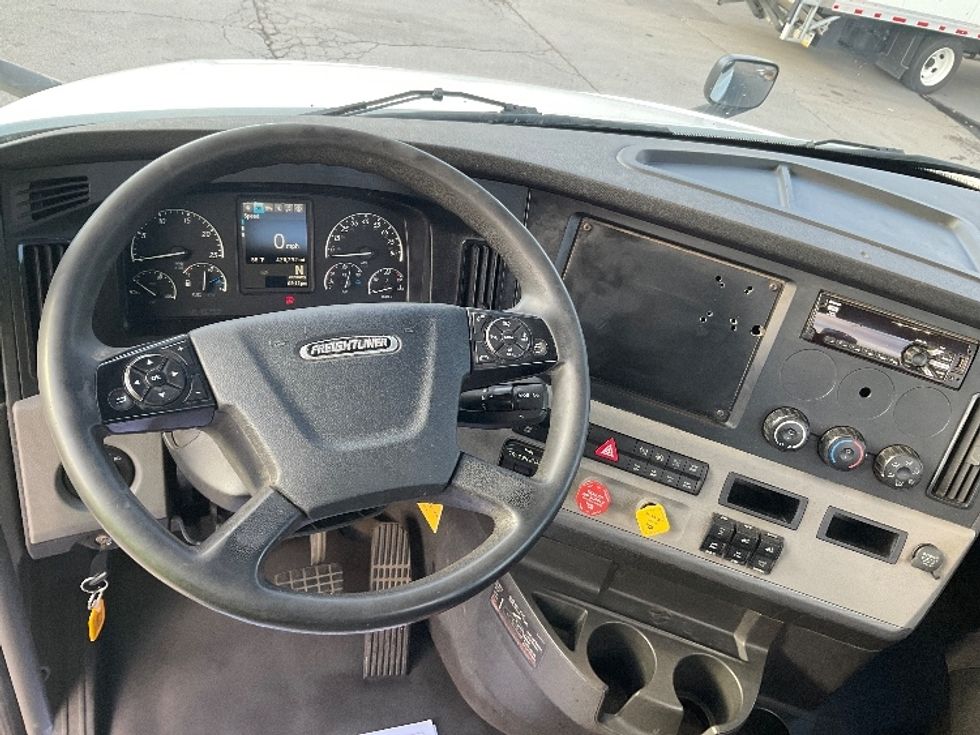 Day Cab Tractor-Heavy Duty Tractors-Freightliner-2019-T12664ST-Wilkes Barre-PA-428,271\n\t\tmiles-$ 51,500 - Image 11
