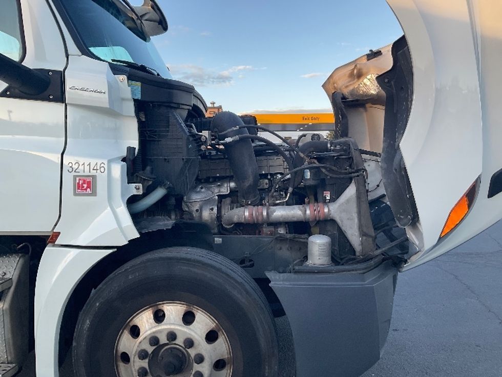 Day Cab Tractor-Heavy Duty Tractors-Freightliner-2019-T12664ST-Wilkes Barre-PA-428,271\n\t\tmiles-$ 51,500 - Image 15
