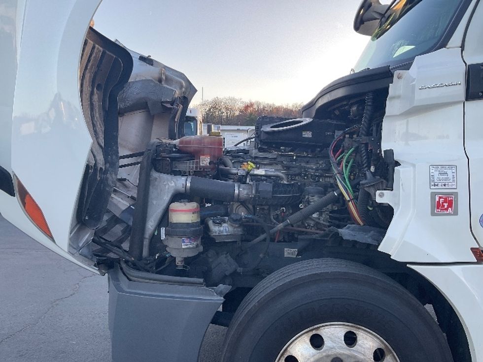 Day Cab Tractor-Heavy Duty Tractors-Freightliner-2019-T12664ST-Wilkes Barre-PA-428,271\n\t\tmiles-$ 51,500 - Image 16