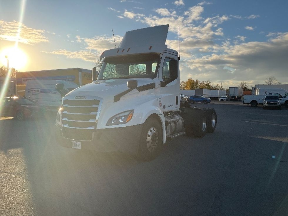 Day Cab Tractor-Heavy Duty Tractors-Freightliner-2019-T12664ST-Wilkes Barre-PA-428,271\n\t\tmiles-$ 51,500 - Image 3